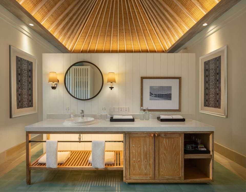 Inerie Garden Suite Room | Bathroom | Free toiletries, hair dryer, bathrobes, slippers