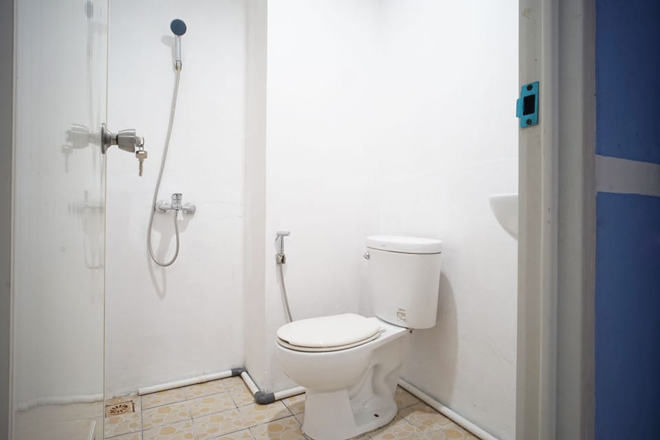 Standard Double Room | Bathroom | Shower, towels