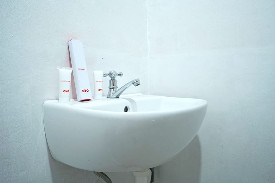 Standard Double Room | Bathroom sink