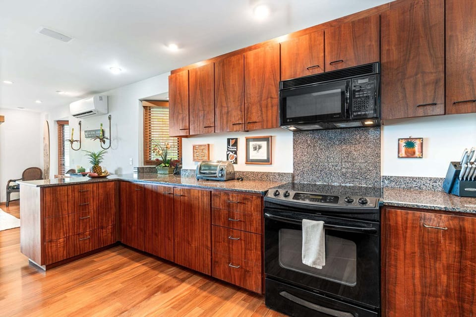 Kitchen with Stove and Mircowave