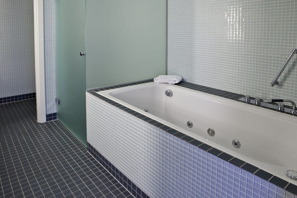 Junior Suite, 1 King Bed, Non Smoking, Jetted Tub (Living Room) | Deep soaking bathtub