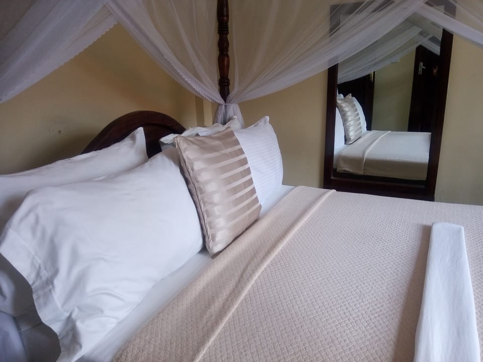 Desk, laptop workspace, free WiFi, bed sheets