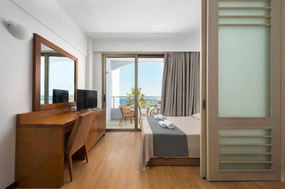 Blackout drapes, soundproofing, free cribs/infant beds, free WiFi