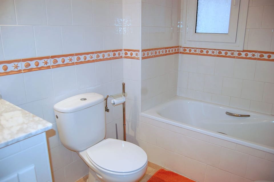 Full family bathroom