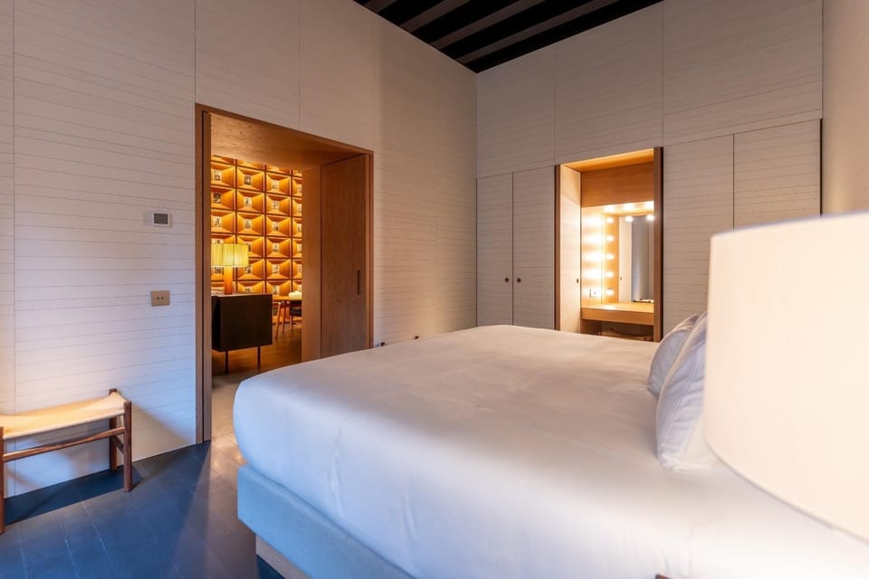 Premium Suite, City View | Egyptian cotton sheets, premium bedding, minibar, in-room safe