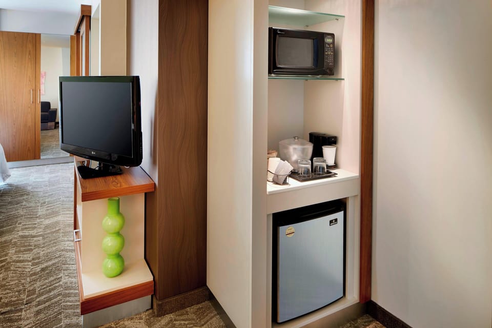 Pillowtop beds, in-room safe, desk, laptop workspace