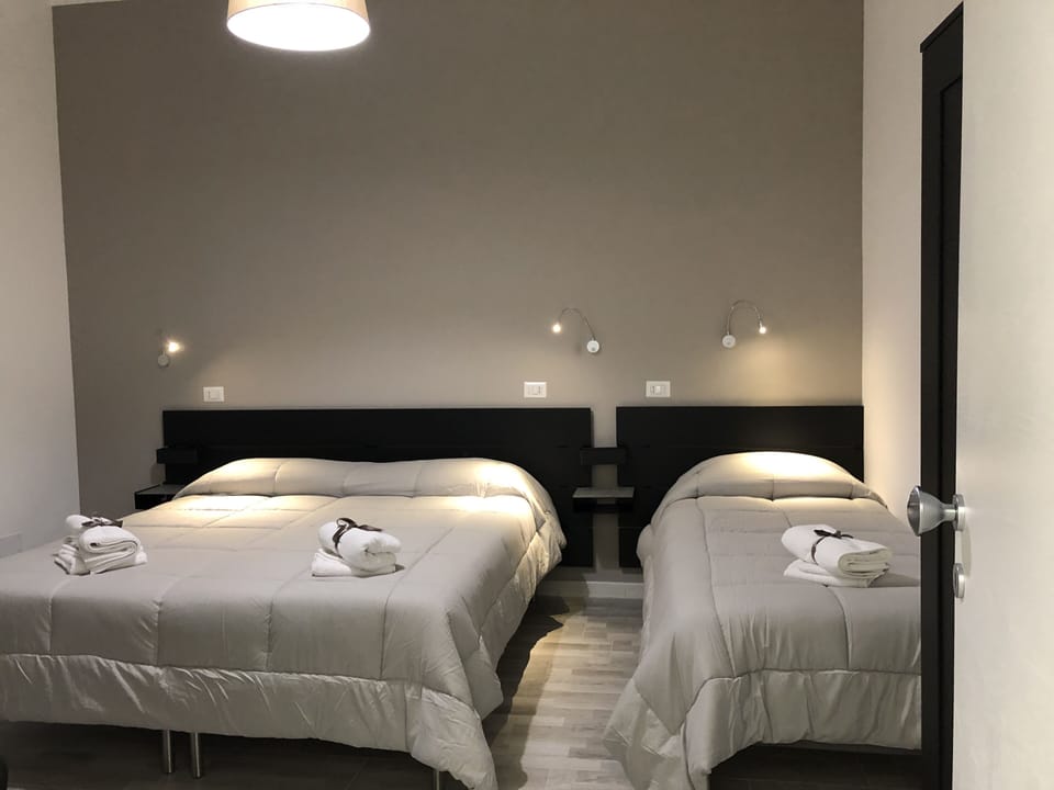 Triple Room | Free WiFi, bed sheets