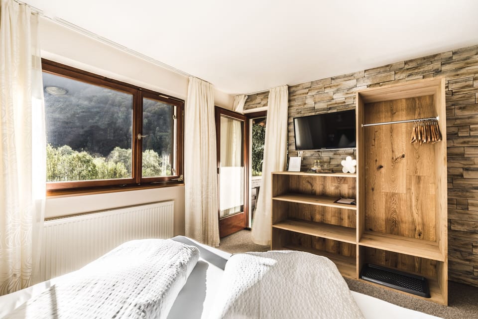 Standard Double Room, Shared Bathroom