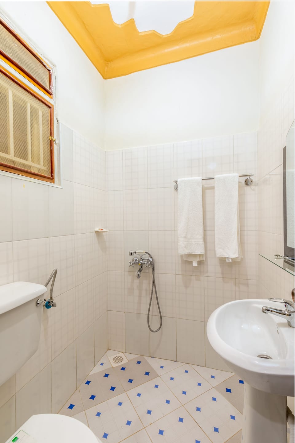 Standard Single Room | Bathroom | Free toiletries, slippers, towels, soap