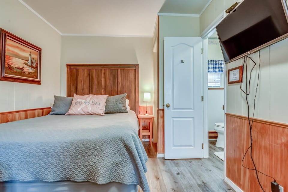 T04 Queen Bed