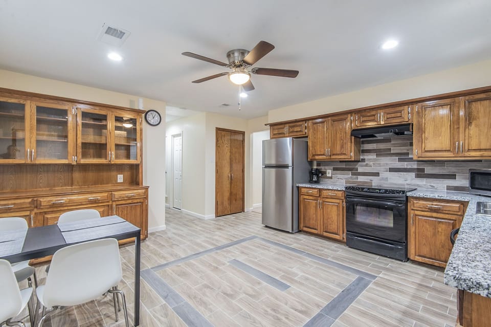 Kitchen with 4 -seat  compact dining table!