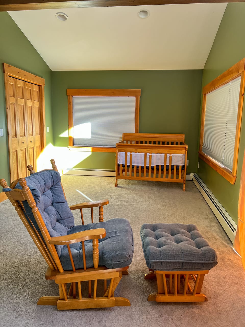 Grand room crib