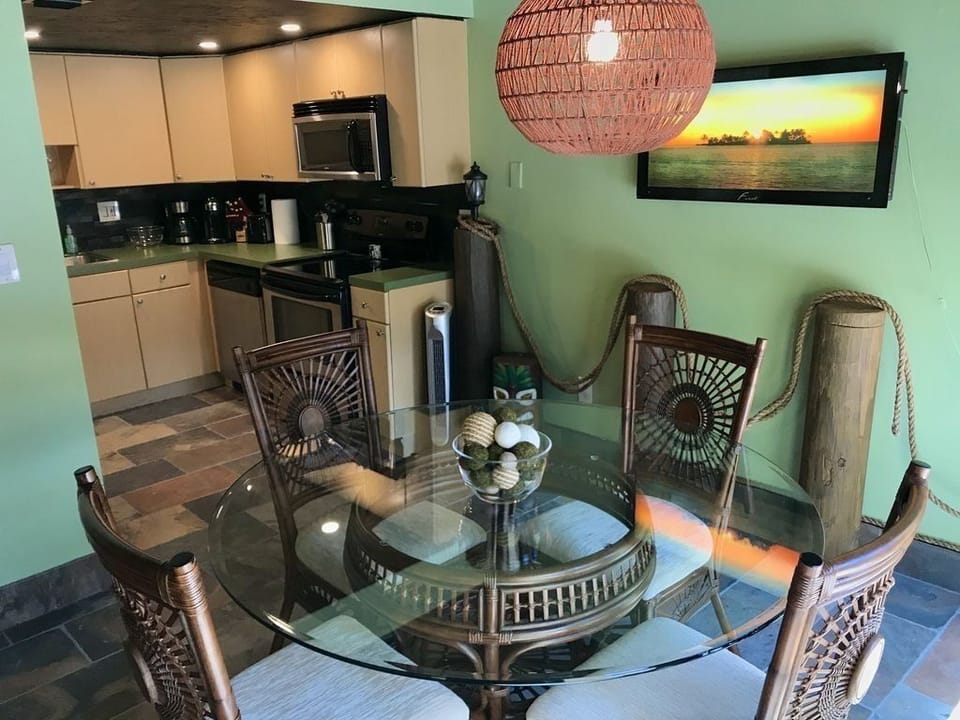 Dining with private dock 😆
