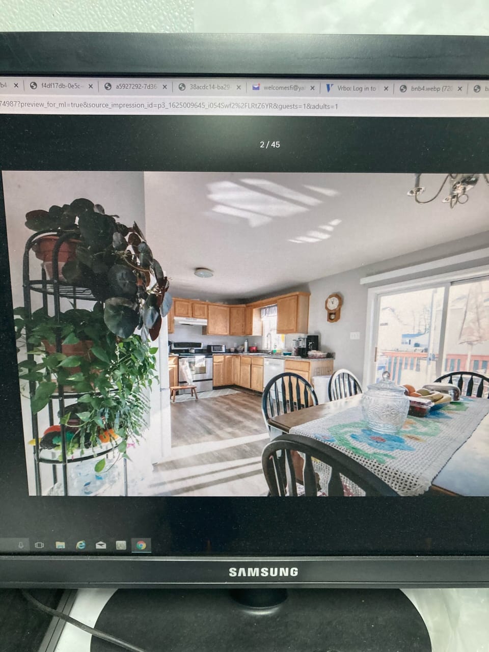 Dinner room with the kitchen in the end