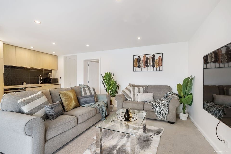Private 2 Bedrooms Executive Apartment | Living room | Flat-screen TV, Netflix, streaming services