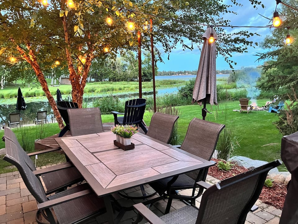 Outdoor dining for 6 and a perfect fire by the lake 