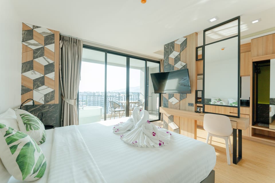 Romantic Studio | Down comforters, in-room safe, individually decorated