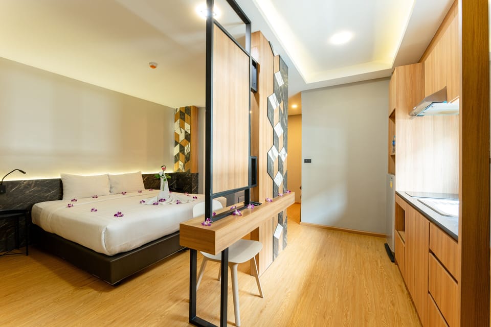 Family Studio, 1 King Bed with Sofa bed | Down comforters, in-room safe, individually decorated