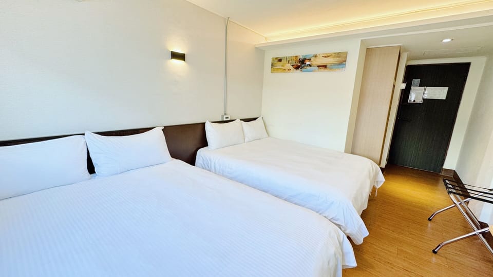 Blackout drapes, free WiFi, bed sheets