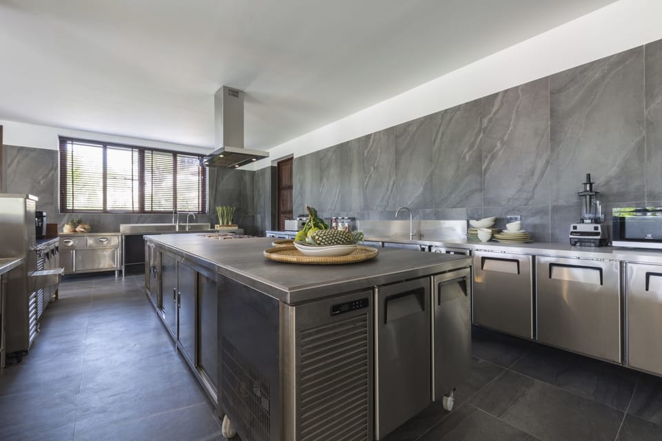 Deluxe Villa | Private kitchen | Full-size fridge, microwave, oven, stovetop