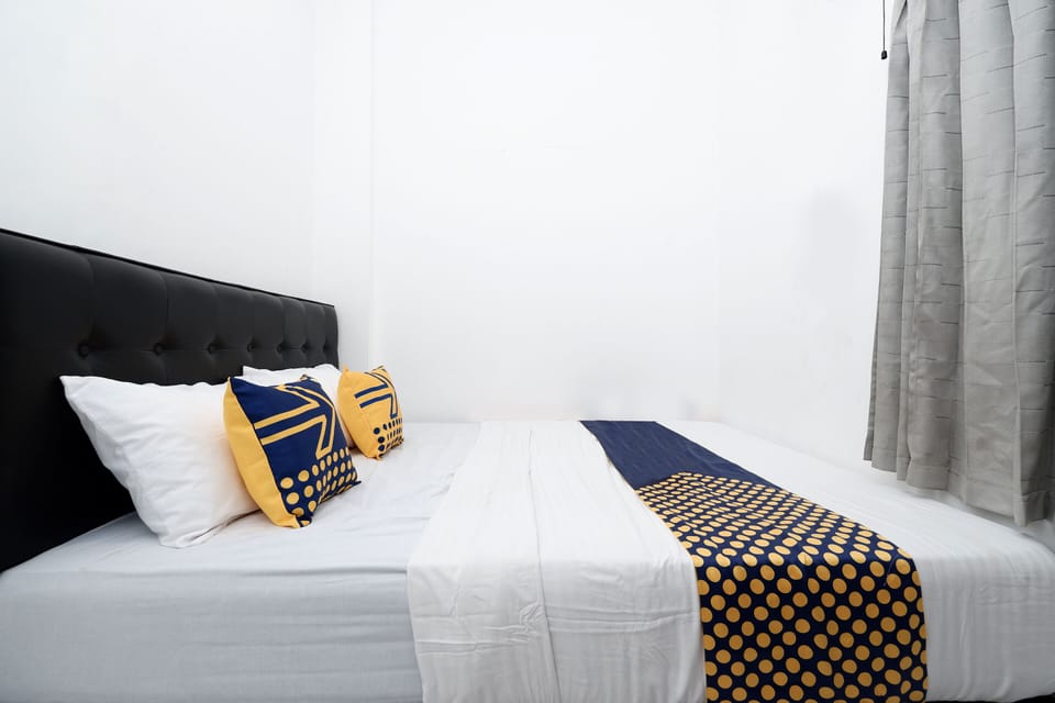 Basic Double Room | Free WiFi, bed sheets