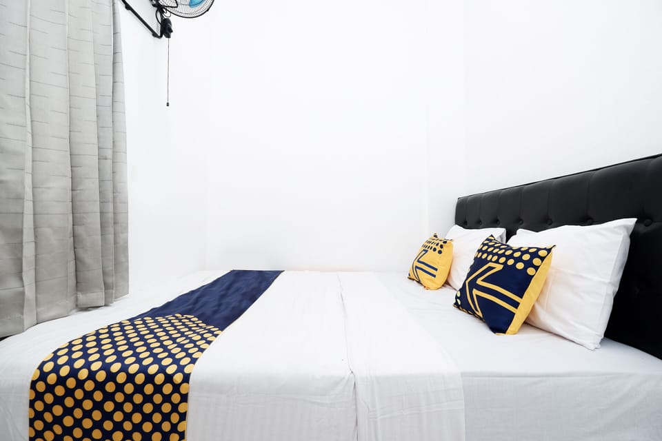 Basic Double Room | Free WiFi, bed sheets