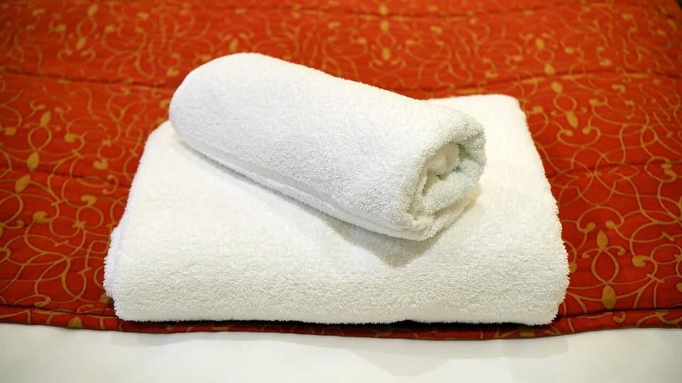 Standard Room | Bathroom amenities | Shower, towels