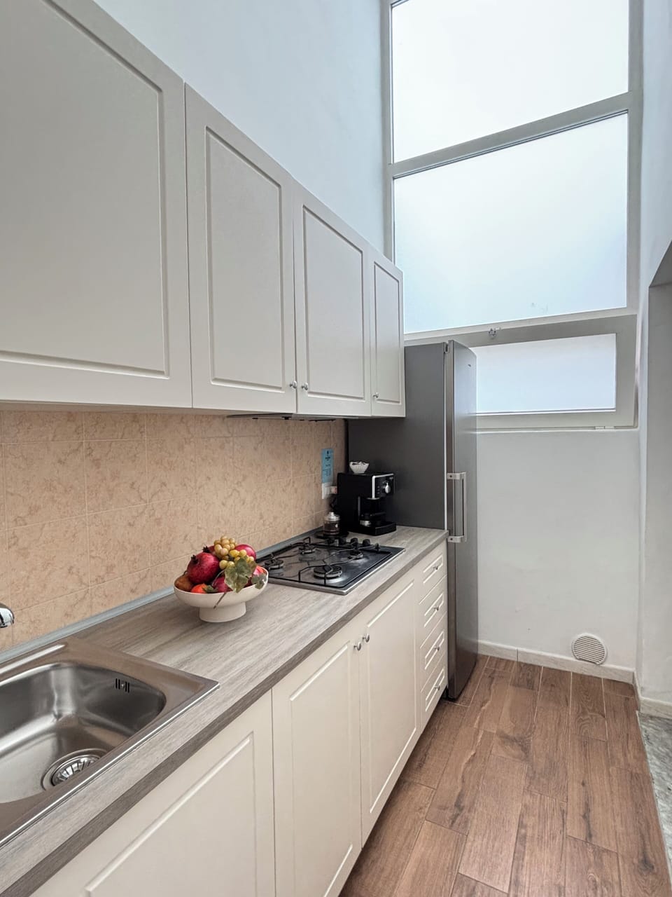 Deluxe Apartment | Private kitchen | Fridge, stovetop, dishwasher, cookware/dishes/utensils