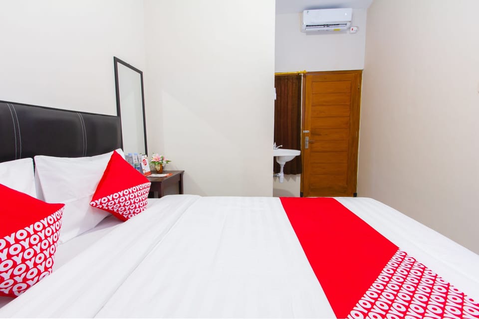 Deluxe Double Room | Desk, WiFi (free), bed sheets
