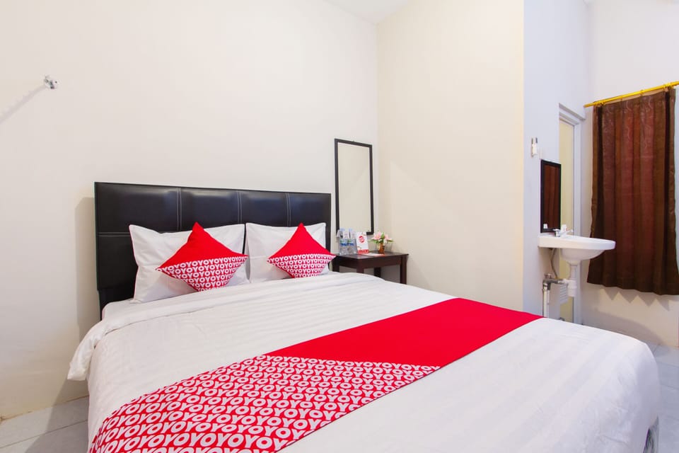 Deluxe Double Room | Desk, WiFi (free), bed sheets