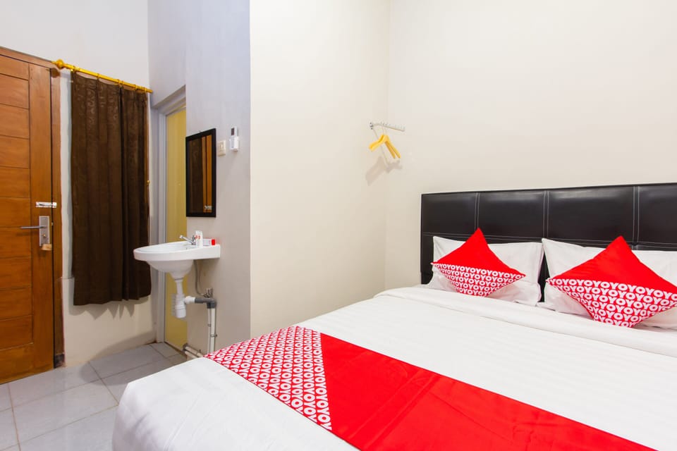 Deluxe Double Room | Desk, WiFi (free), bed sheets