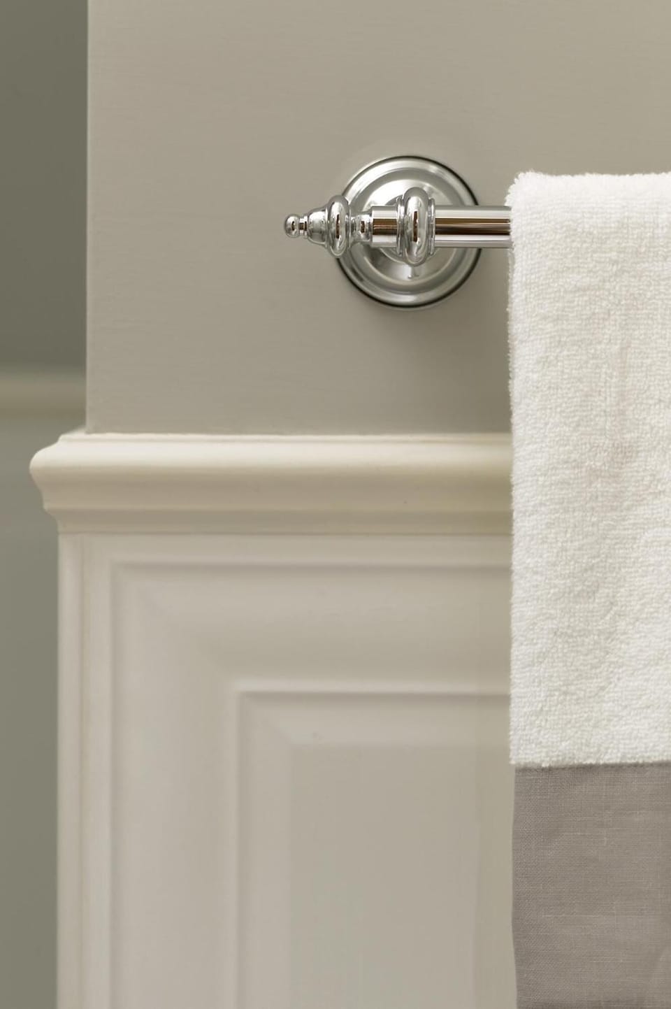 Shower, free toiletries, hair dryer, bidet