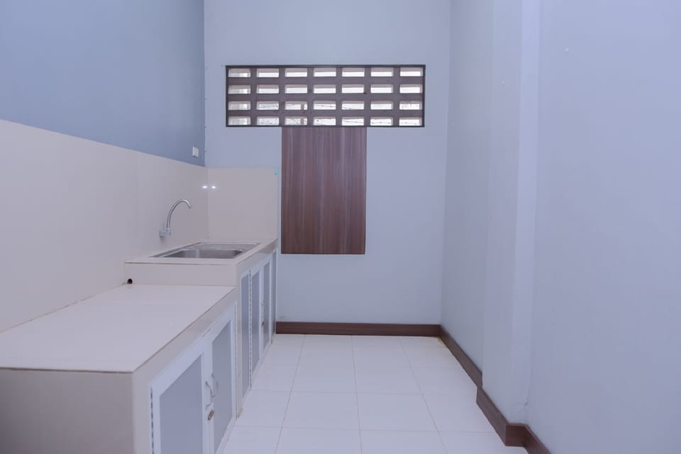 Deluxe Double Room | Bathroom | Shower, rainfall showerhead, towels
