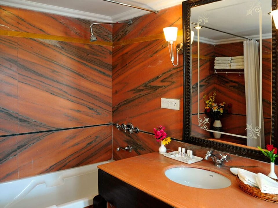 Suite Double Room | Bathroom sink
