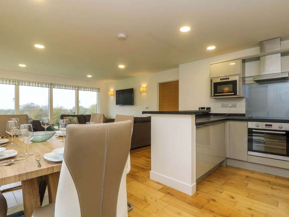 Cottage | Private kitchen | Microwave, stovetop, dishwasher, cookware/dishes/utensils