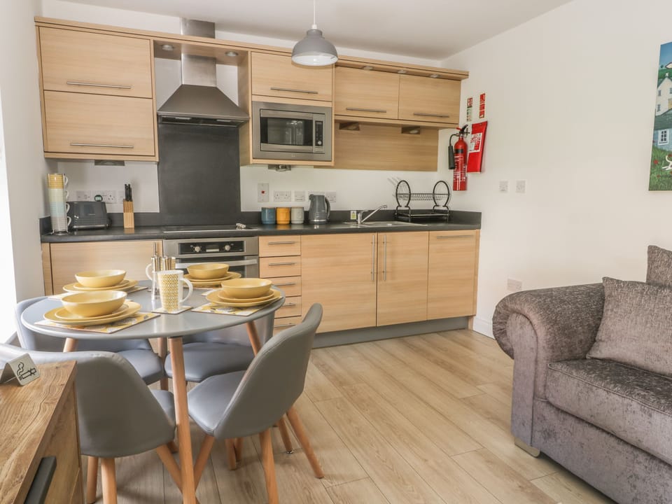 Cottage | Private kitchen | Fridge, microwave, dishwasher, highchair