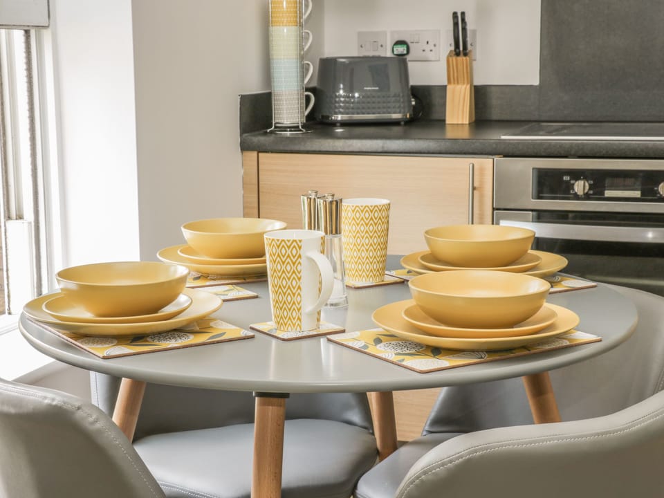 Cottage | Private kitchen | Fridge, microwave, dishwasher, highchair