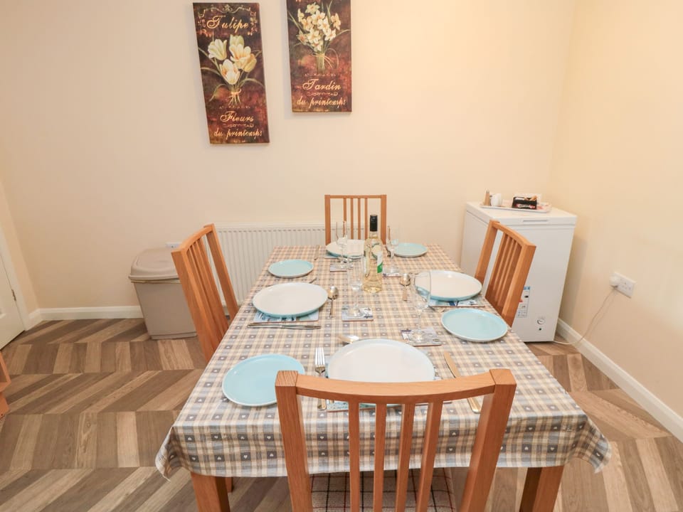 Cottage | Dining