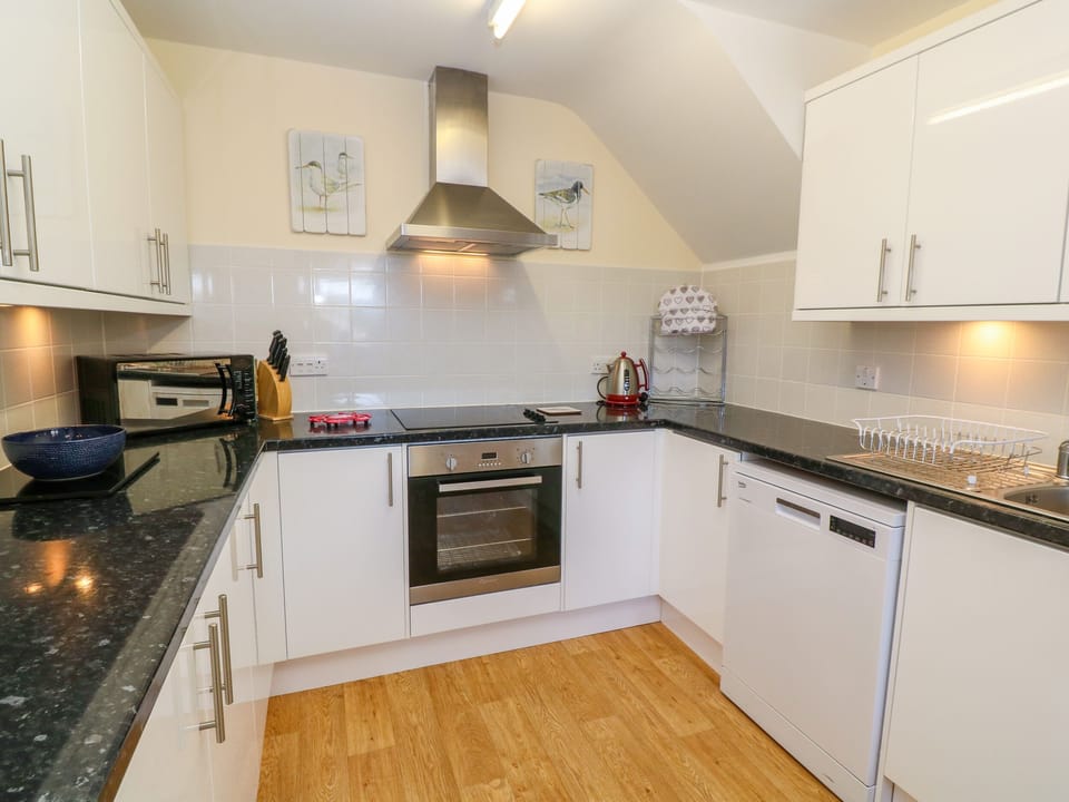 Cottage | Private kitchen | Microwave, stovetop, dishwasher, highchair