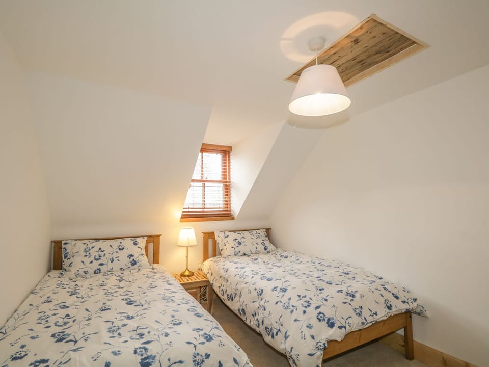 Cottage | 2 bedrooms, individually decorated, individually furnished, free WiFi