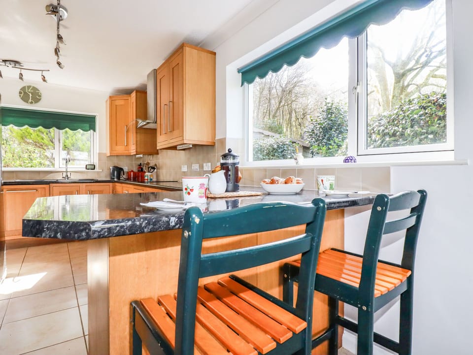Cottage | Private kitchen | Microwave, stovetop, dishwasher, highchair