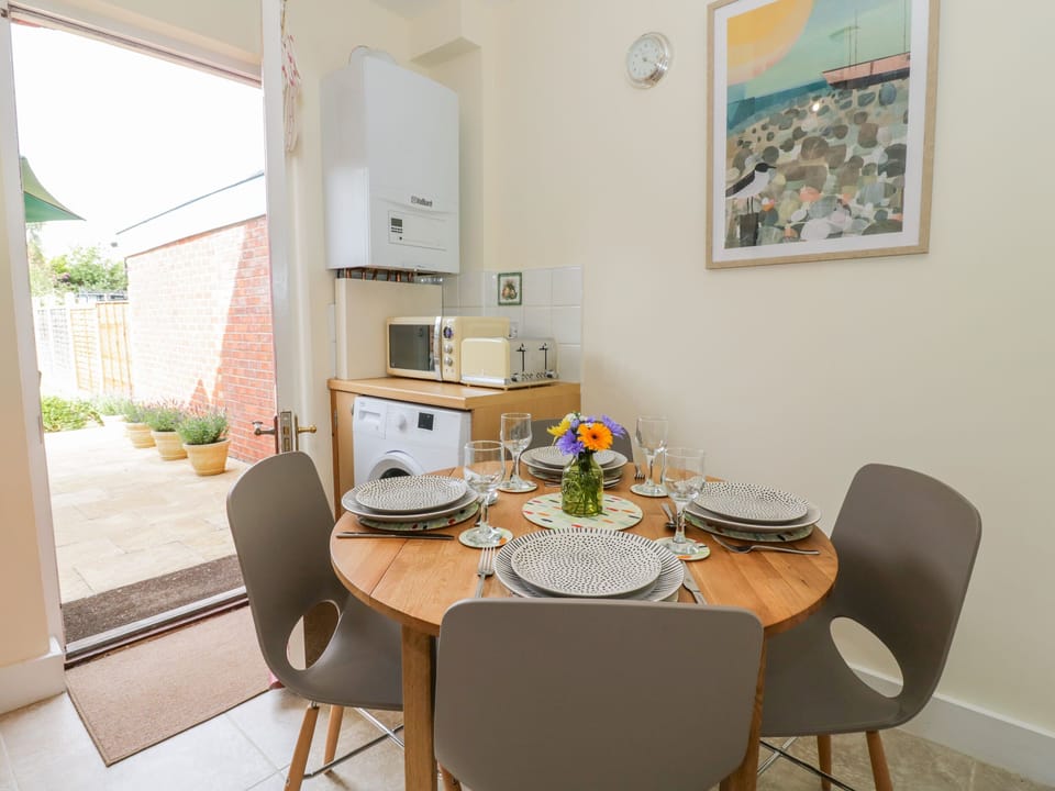 Cottage | Private kitchen | Fridge, microwave, dishwasher, electric kettle
