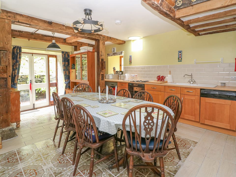 Cottage | Private kitchen | Fridge, microwave, stovetop, dishwasher