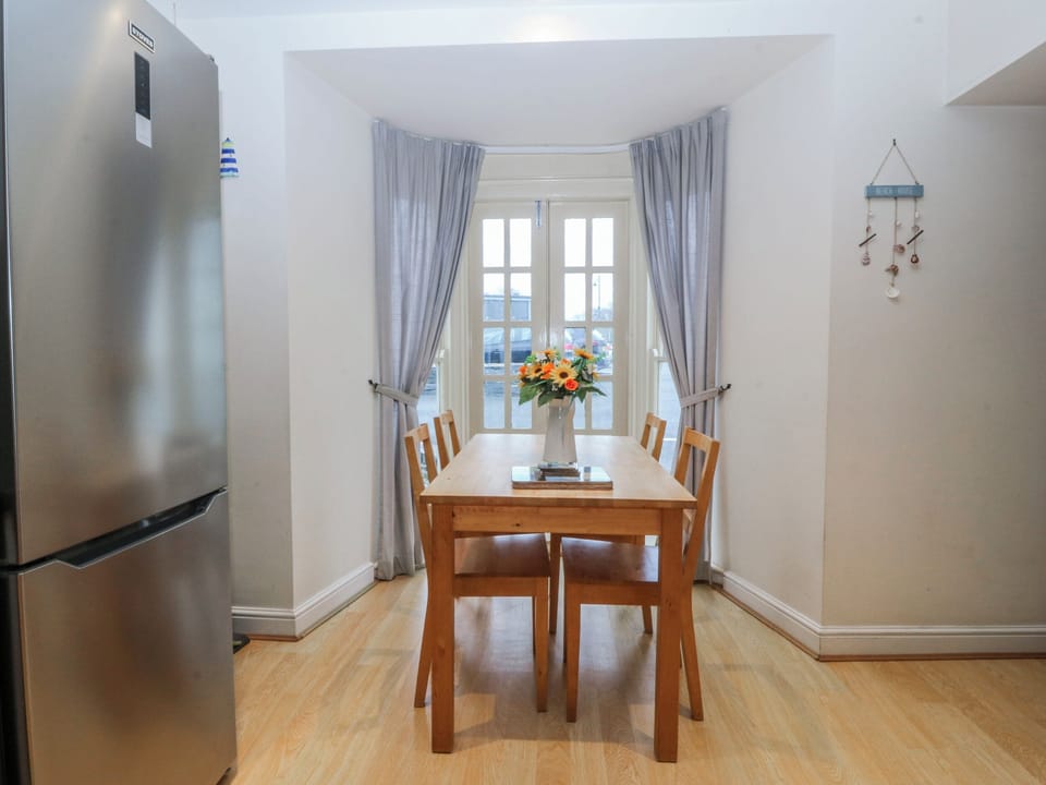Cottage | Dining