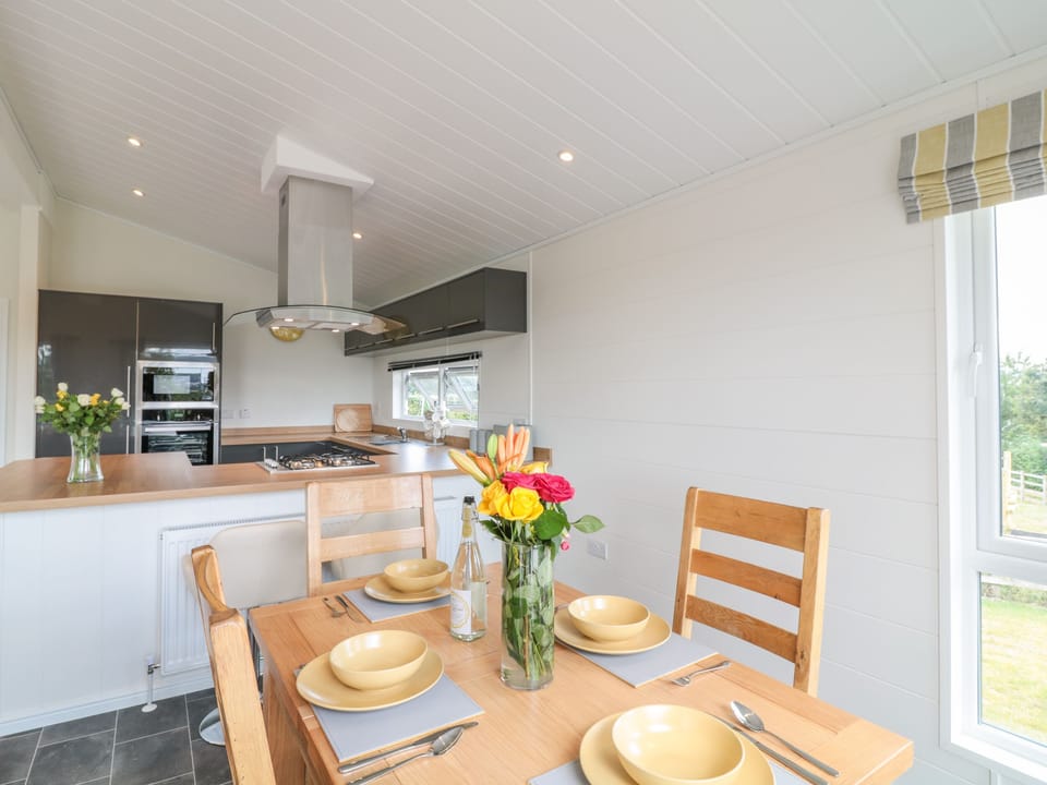 Cottage | Dining