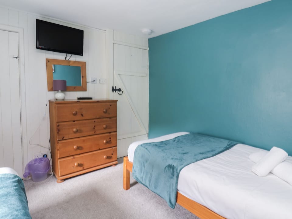 Cottage | 2 bedrooms, individually decorated, individually furnished, free WiFi