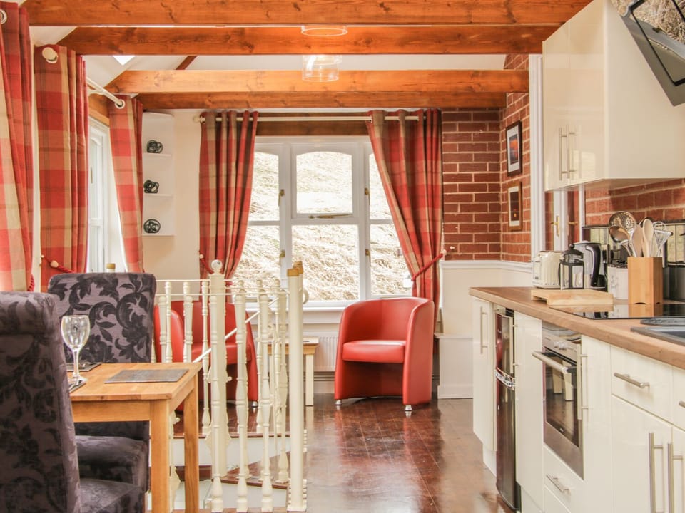 Cottage | Dining
