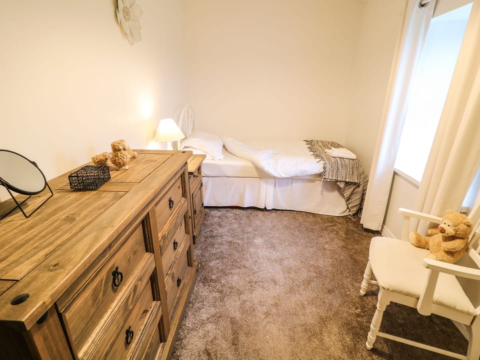 Cottage | 3 bedrooms, individually decorated, individually furnished, free WiFi