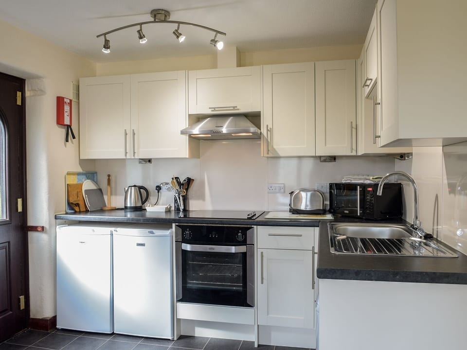 Cottage | Private kitchen | Microwave, stovetop, dishwasher, highchair