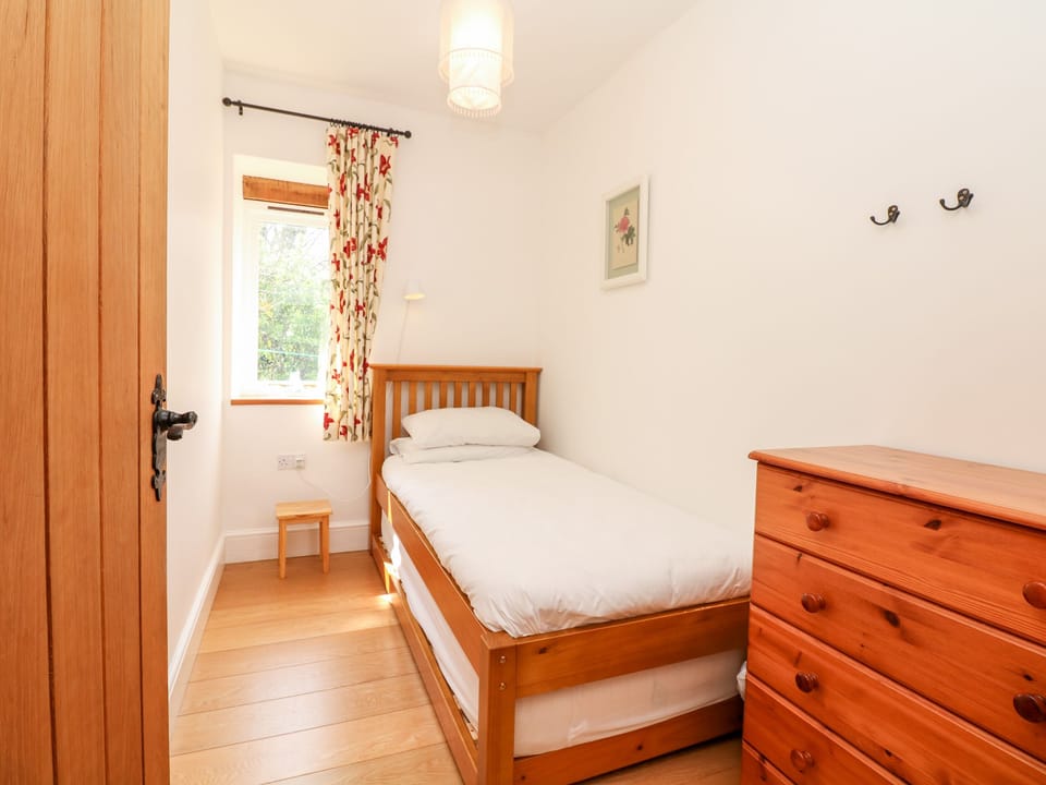 Cottage | 2 bedrooms, individually decorated, individually furnished, free WiFi